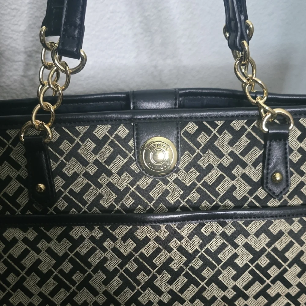 Tommy Hilfiger TH Patterned Black & Tan W/ Gold Hardware Large Tote (EUC)✨️🖤✨